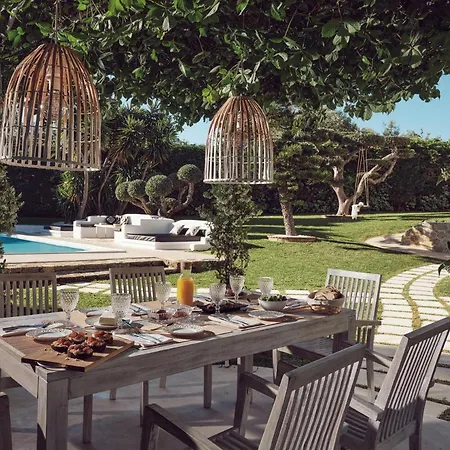 Vilă Bozonos • Classy Escape With Heated Pool