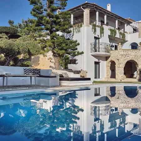 Bozonos • Classy Escape With Heated Pool Vilă