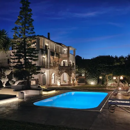 Bozonos • Classy Escape With Heated Pool Vilă